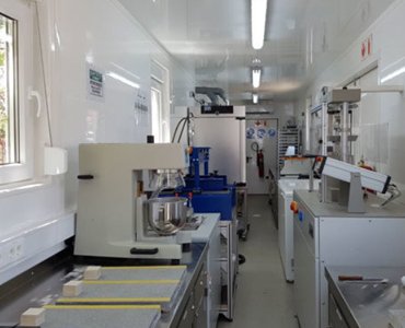 mobile medical laboratory