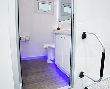 luxury portable bathrooms