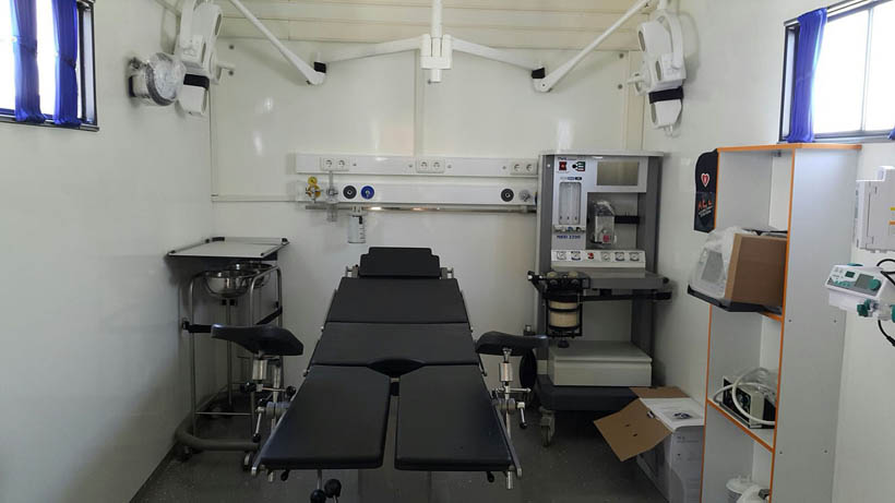 Mobile veterinary trailer