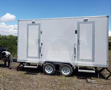 luxury toilet trailer