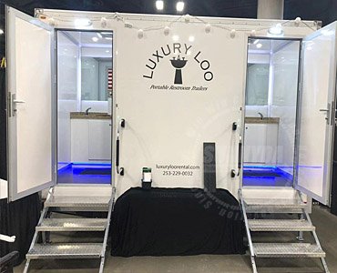 luxury toilet trailer